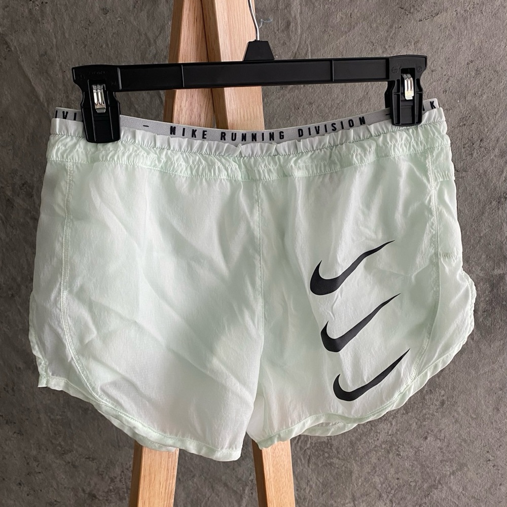 Nike Women's Tempo Luxe 2 in 1 Running Shorts - Small